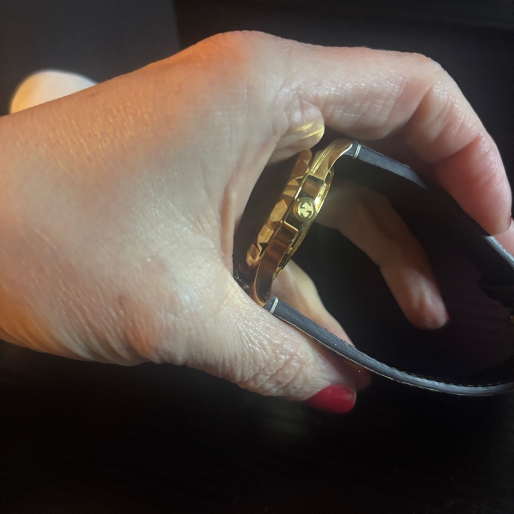 Gucci Floral Gold Women's Watch with COA - Picture 4 of 17